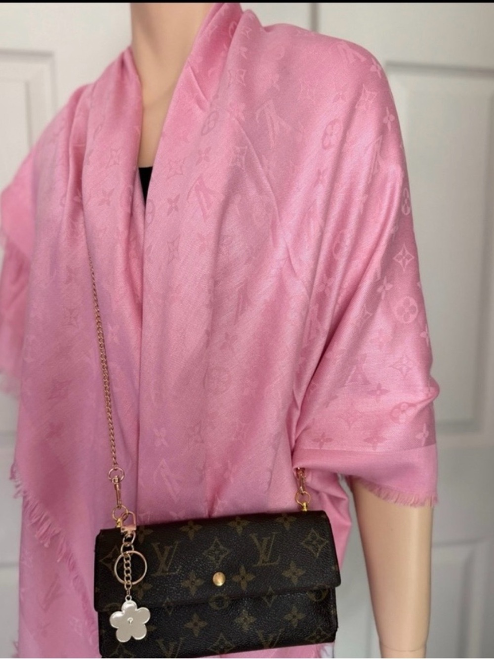 💯Authentic Louis Vuitton Sarah Long Wallet converted into a crossbody w/chain - Picture 3 of 11